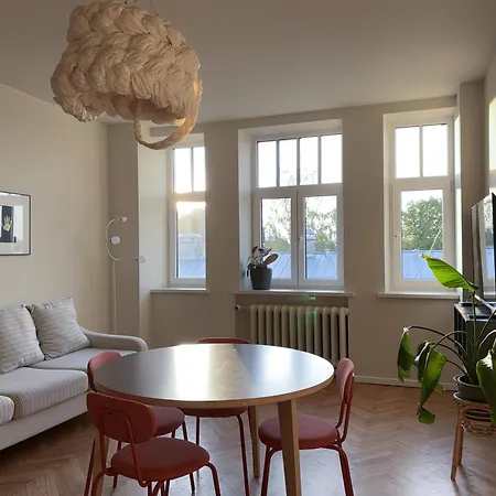 Charming And Spacious In The Embassy Area Lejlighed